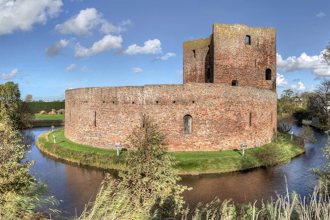 Drive it yourself electric History and Castle GPS audio tour - Starting at Meer en Duin 44 in Lisse