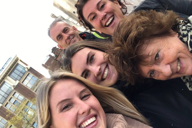 e-Scavenger hunt Delft: Explore the city at your own pace - The Old Church and the Hugo de Groot Monument