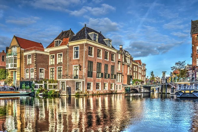 e-Scavenger hunt Leiden: Explore the city at your own pace - De Burcht, windmills, and the Rijn