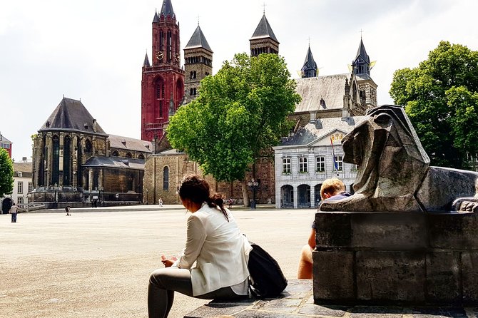 e-Scavenger hunt Maastricht: Explore the city at your own pace - Maastricht Centraal and Boekhandel Dominicanen