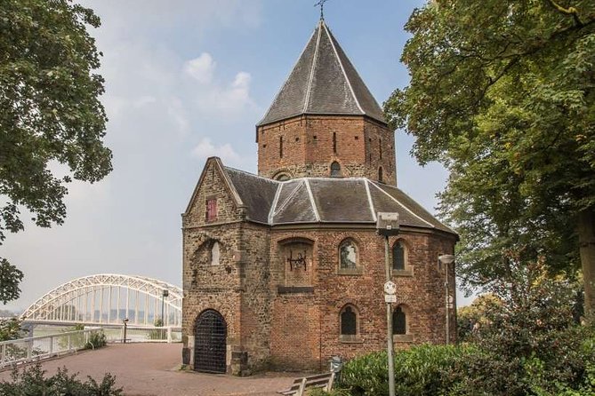 e-Scavenger hunt Nijmegen: Explore the city at your own pace - Valkhof Park and Museum: The Most Scenic Stretch