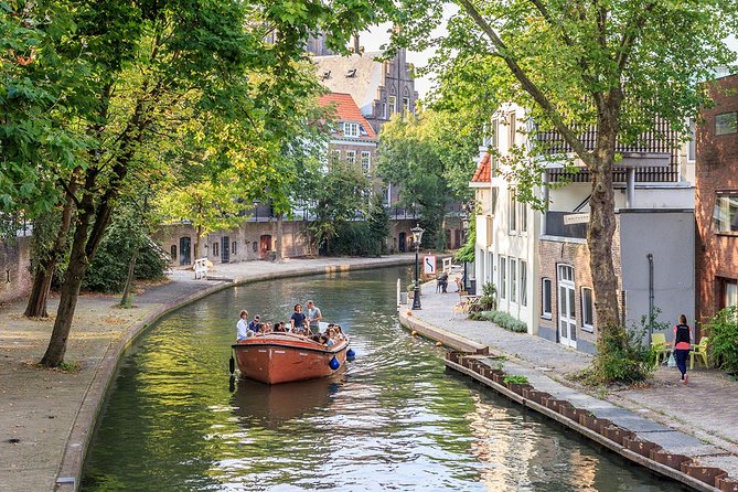 e-Scavenger hunt Utrecht: Explore the city at your own pace - University gardens and the old defense system