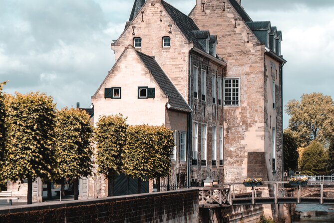 e-Scavenger hunt Valkenburg: Explore the city at your own pace - Starting at Oosterweg and getting the app ready