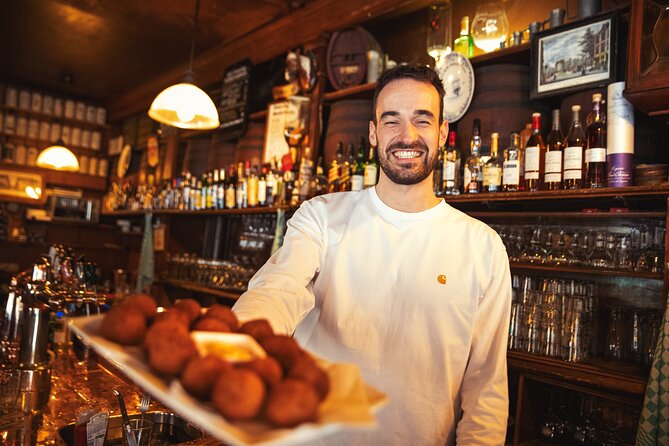 Eating Amsterdam: Albert Cuyp Market & The Pijp Food Tour - Simon Meijssen and the first Dutch sausage roll