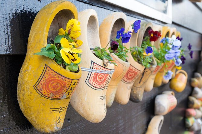Excursion to the mills of Zaanse Schans - A live look at traditional Dutch clog making