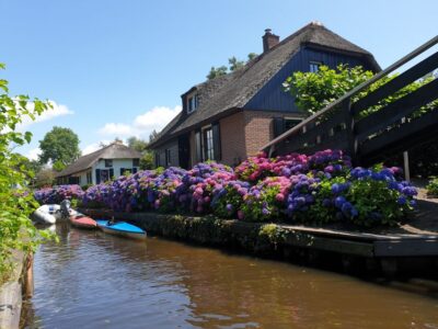 Giethoorn Day Trip with Small Electric Boat