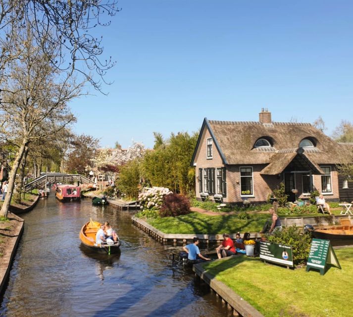 From Amsterdam: Giethoorn Day Trip with Small Electric Boat - Lunch, shopping, and the pace of the afternoon