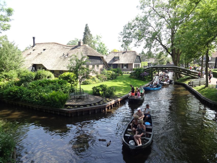 From Amsterdam: Giethoorn Day Trip with Small Electric Boat - What the guide adds to the day