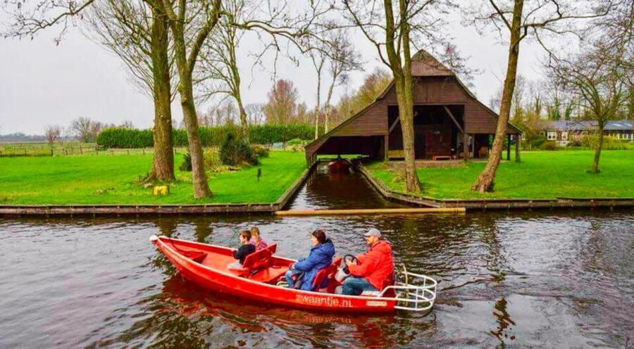 From Amsterdam: Giethoorn Guided Day Trip with Canal Cruise - Who should choose this Giethoorn tour?