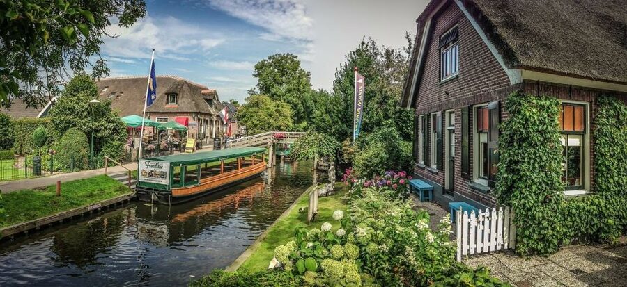 From Amsterdam: Giethoorn Sightseeing Tour and Canal Cruise - Key points to know before booking
