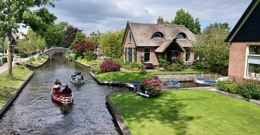 From Amsterdam: Giethoorn Small Group Tour with Boat Ride - Key points to know before booking