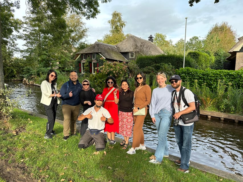From Amsterdam: Giethoorn Small Group Tour with Boat Ride - Walking the bridges and islands