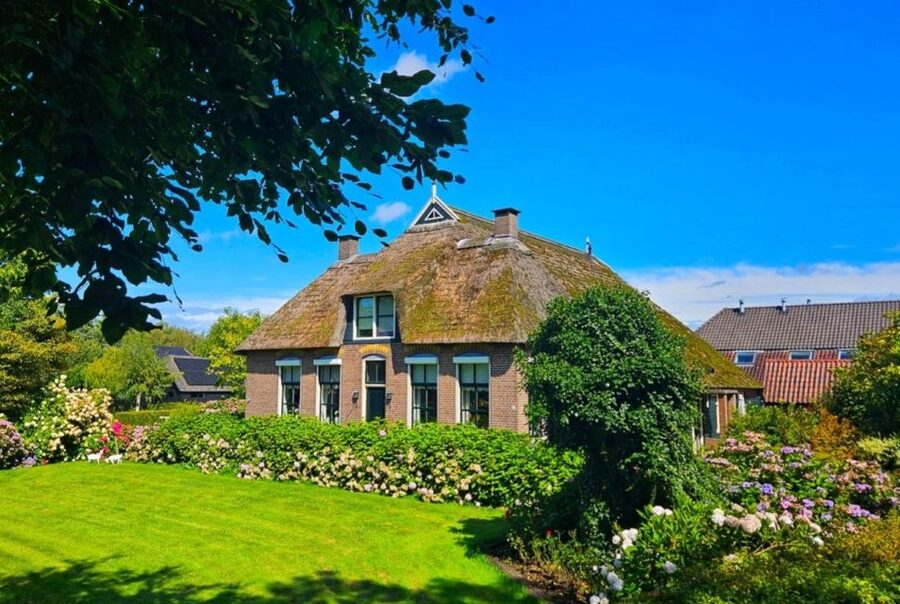 From Amsterdam: Giethoorn & Zaanse Schans Tour w/ Small Boat - The road north and a short view of IJsselmeer
