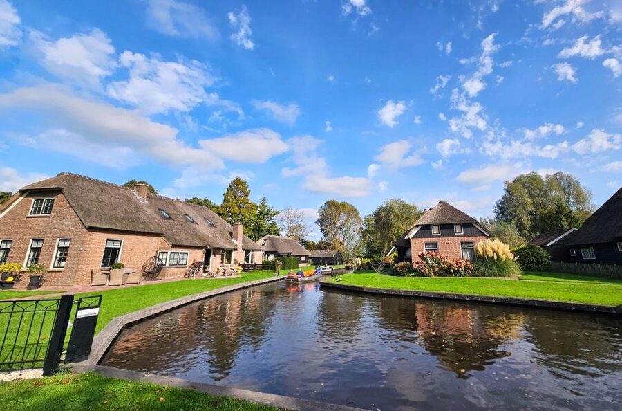 From Amsterdam: Giethoorn & Zaanse Schans Tour w/ Small Boat - Is $157 a fair price?