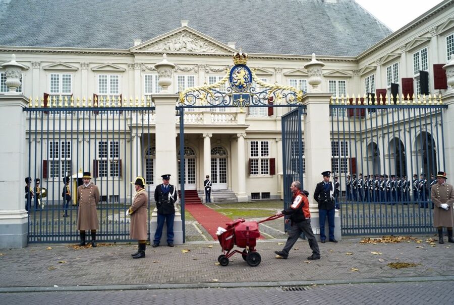 From Amsterdam: Guided Trip to Rotterdam, Delft & The Hague - Who should book this South Holland trip?