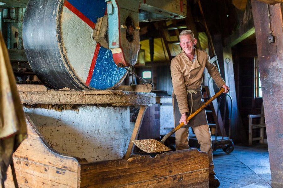 From Amsterdam: Keukenhof and Dutch Countryside Tour - Marken and the wooden-shoe workshop