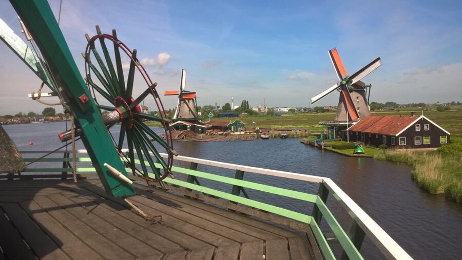 From Amsterdam: Keukenhof and Zaanse Schans Small Group Tour - Why this day trip works