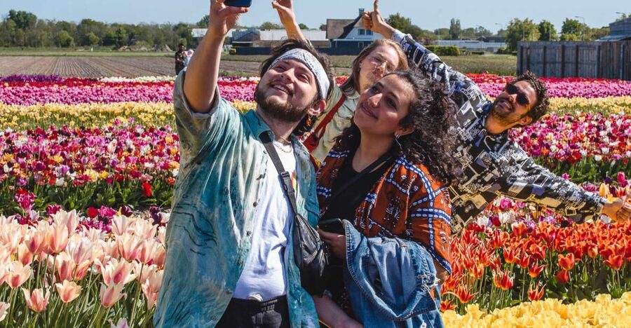 From Amsterdam: Keukenhof Gardens & Tulip Experience Tour - The Tulip Experience: a personal first stop