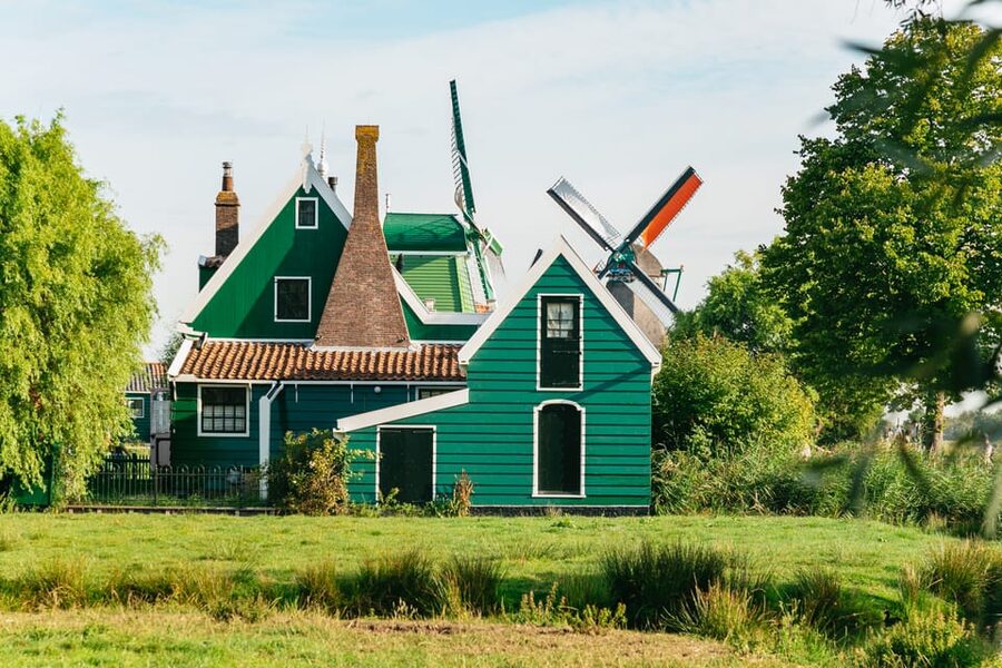 From Amsterdam: Zaanse Schans, Edam, & Marken Full-Day Trip - Wooden shoes and the Volendam harbor