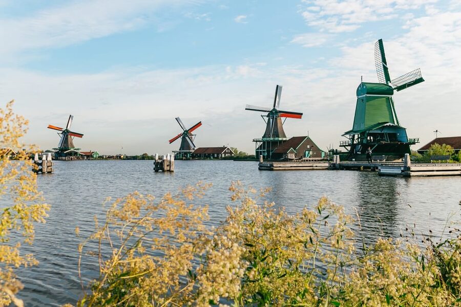 From Amsterdam: Zaanse Schans, Edam, & Marken Full-Day Trip - The bus, guide, and pace of the day