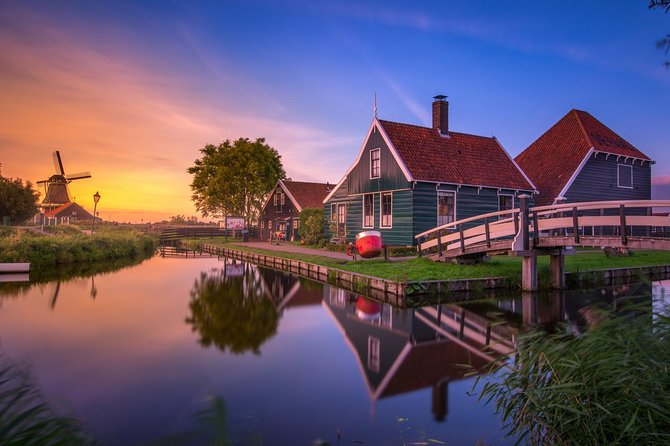 From Amsterdam: Zaanse Schans, Volendam, Giethoorn with Boat Tour - Six details that shape the day