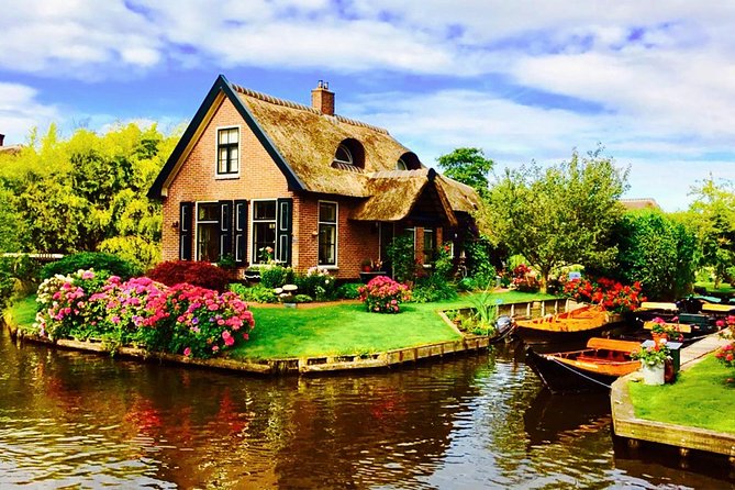 From Amsterdam: Zaanse Schans, Volendam, Giethoorn with Boat Tour - Windmills, clogs, and cheese at Zaanse Schans