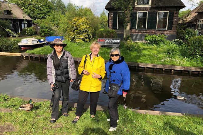 From Amsterdam: Zaanse Schans, Volendam, Giethoorn with Boat Tour - Giethoorn’s canals and one-hour boat trip