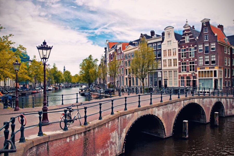 From Brussels: Day Trip to Amsterdam with Canal Boat Cruise - Is $81 a fair price?