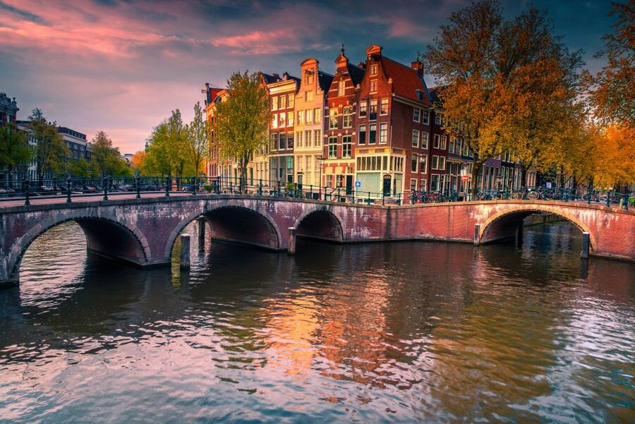 From Brussels: Day Trip to Amsterdam with Canal Boat Cruise - Practical tips for getting more from the day