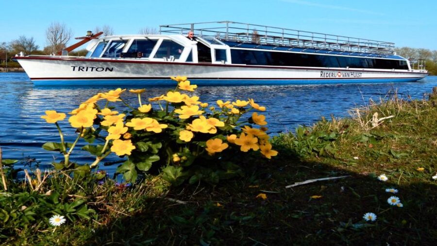 From Katwijk: Kaag Lakes Cruise - Flower fields depend on the season