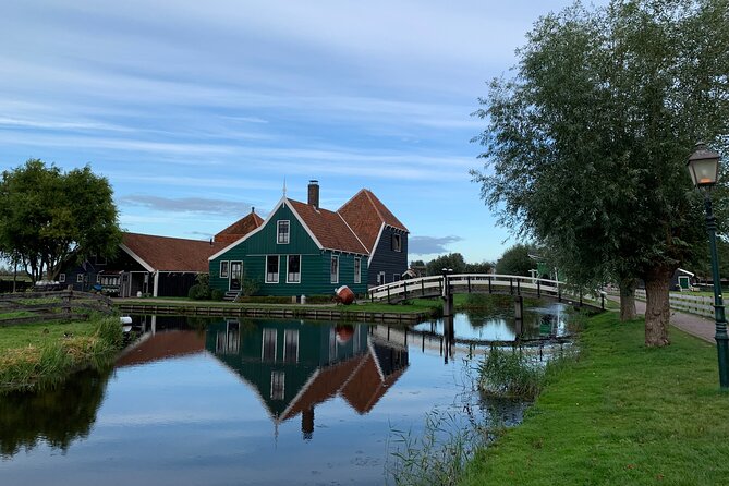 Giethoorn, Afsluitdijk, Zaanse Schans Day Tour Incl Hotel Pick Up - Who should book this tour?