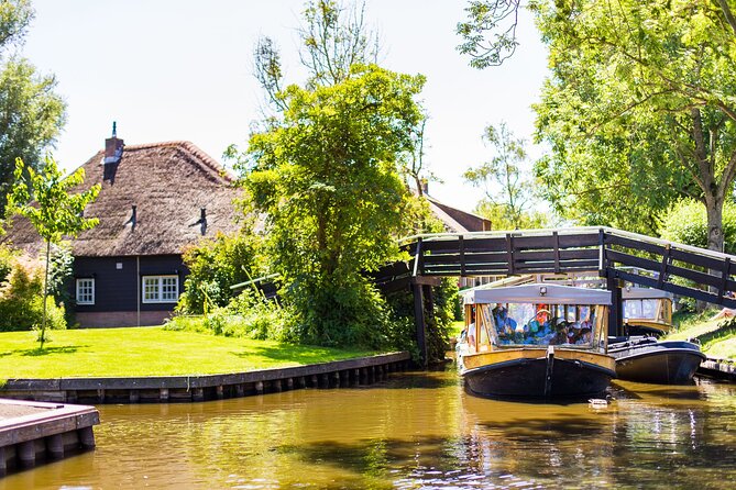 Giethoorn and Afsluitdijk Day Trip from Amsterdam with Boat Trip - Why Giethoorn makes a good break from Amsterdam