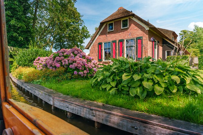 Giethoorn and Afsluitdijk Day Trip from Amsterdam with Boat Trip - How to use your free time in the village