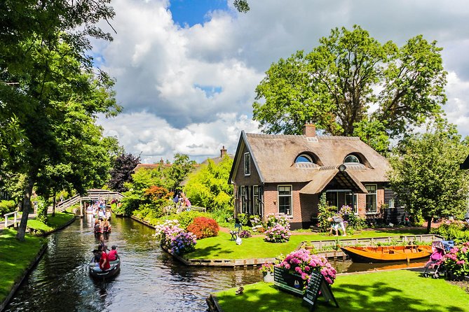 Giethoorn and Afsluitdijk Day Trip from Amsterdam with Boat Trip - What the Afsluitdijk adds to the day