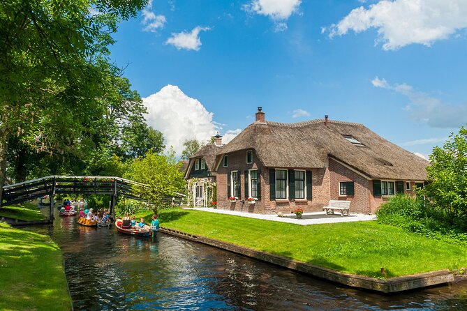 Giethoorn Day Trip from Amsterdam With Cruise and Cheeseplatter - The one-hour Giethoorn cruise