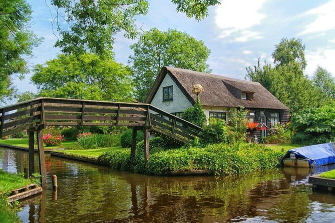 Giethoorn Day Trip from Amsterdam With Cruise and Cheeseplatter - Free time in Giethoorn, about two and a half hours