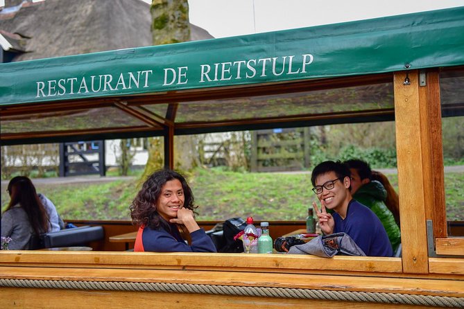 Giethoorn Guided DayTrip from Amsterdam - Seeing Giethoorn by boat for one hour