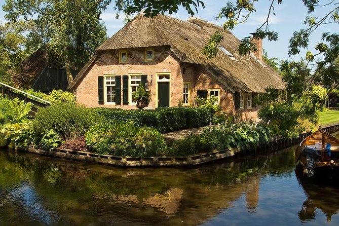 Giethoorn Private Tour & Boat Trip - Leaving Amsterdam in a private Mercedes