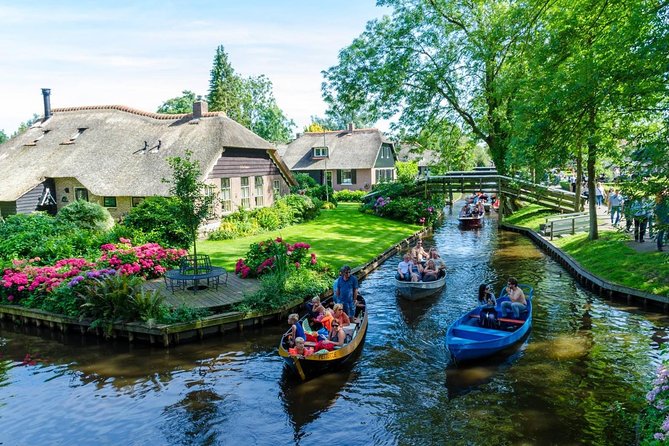 Giethoorn Private Tour & Boat Trip - The boat ride is the heart of the visit