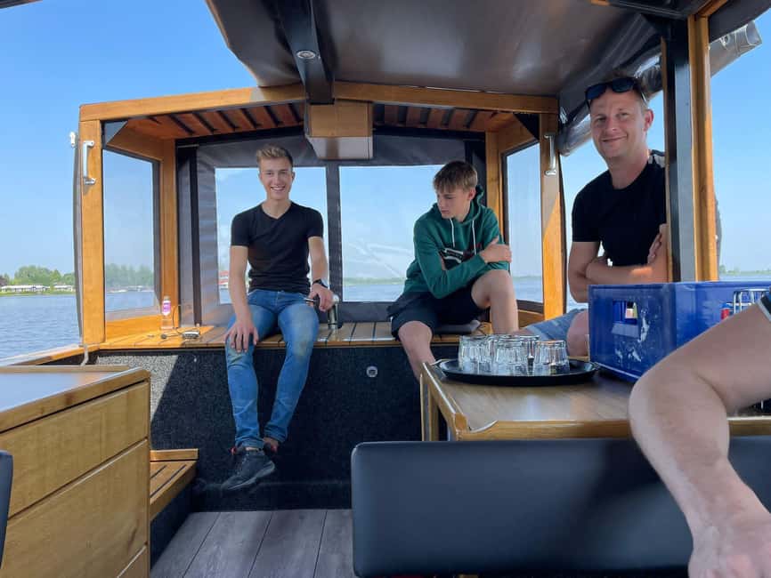 Giethoorn: Sightseeing Boat Tour - One hour through Giethoorn’s canals