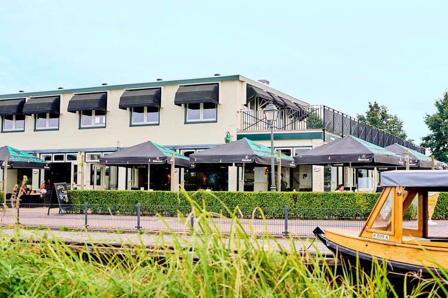 Giethoorn: Sightseeing Boat Tour - Booking, timing, and weather tips