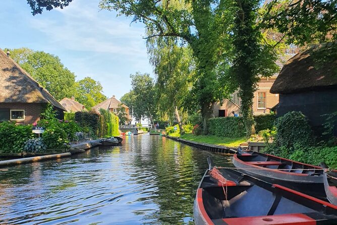 Giethoorn Small-Group Tour from Amsterdam (Max. 8 People) - Why the guide matters so much