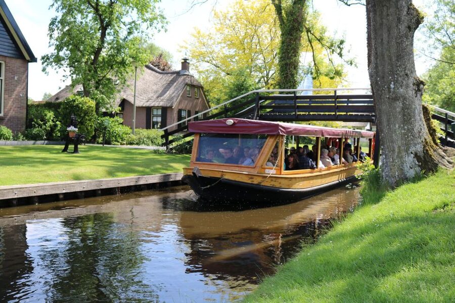Giethoorn: Village & National Park Canal Cruise with Coffee - Key points to know before you go