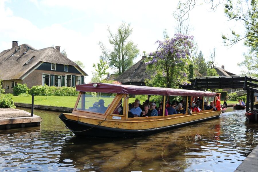Giethoorn: Village & National Park Canal Cruise with Coffee - Is $12 good value?