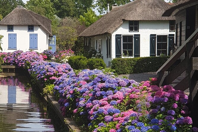 Giethoorn, Zaandam & Zaanse Schans Day Tour w/ Small Boat Ride - The road to Giethoorn is part of the cost