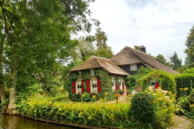 Giethoorn, Zaanse Schans Windmills Guided Day Trip from Amsterdam