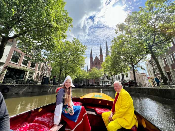 Gouda: Open Boat City Canal Cruise - A one-hour route with nine historic sights