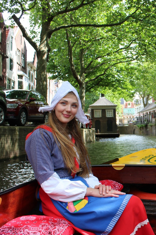 Gouda: Open Boat City Canal Cruise - Kleiwegplein and the bridge-side meeting point