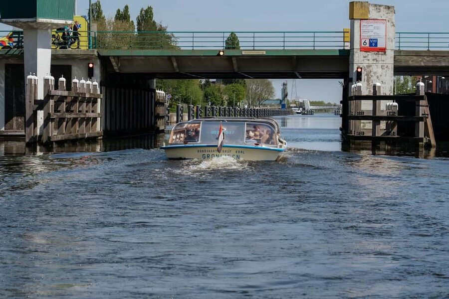 Groningen: City Canal Cruise - Booking Flexibility and Language Options