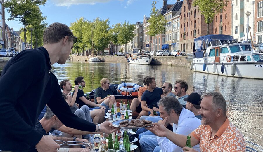 Groningen: City canal cruise (with unlimited drinks) - A Good Add-On to a Groningen Day